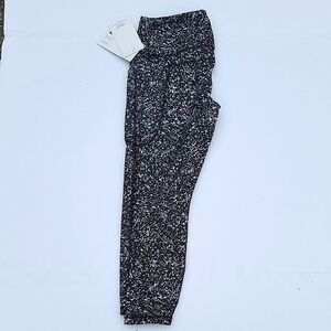 NWT Athleta Ultimate Stash 7/8 Tights Medium Petite